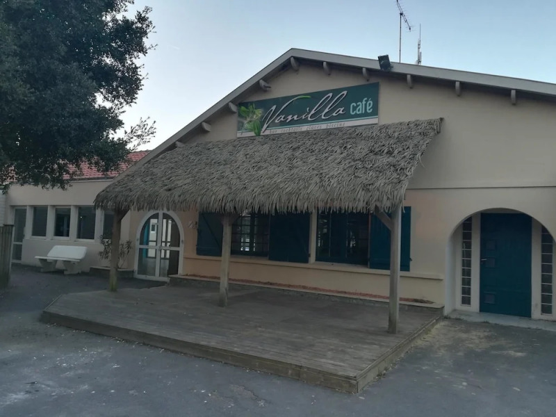 Property With 2 Bedrooms in Saint-jean-de-monts, With Pool Access, Fur