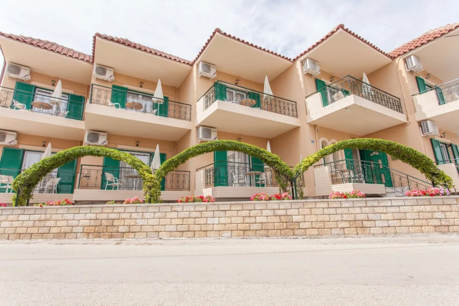 Konstantinos Hotel & Apartments 2