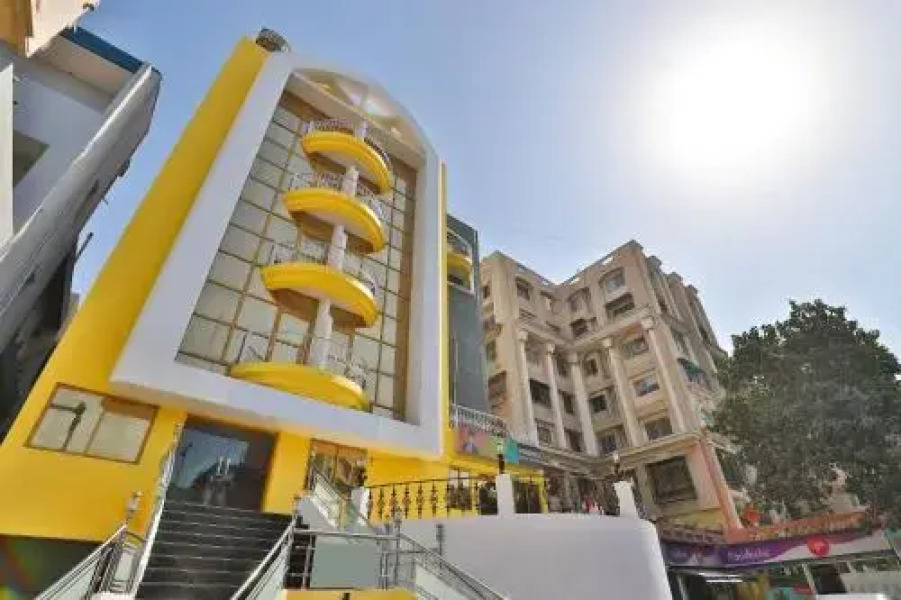 OYO 29002 Hotel Rivera Golden Crown