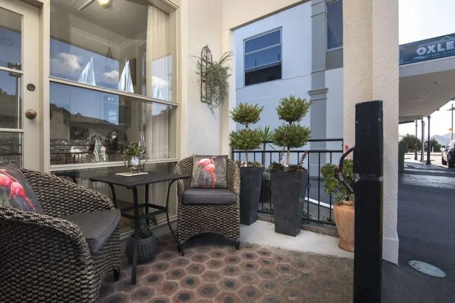 Art Deco Apartment 1