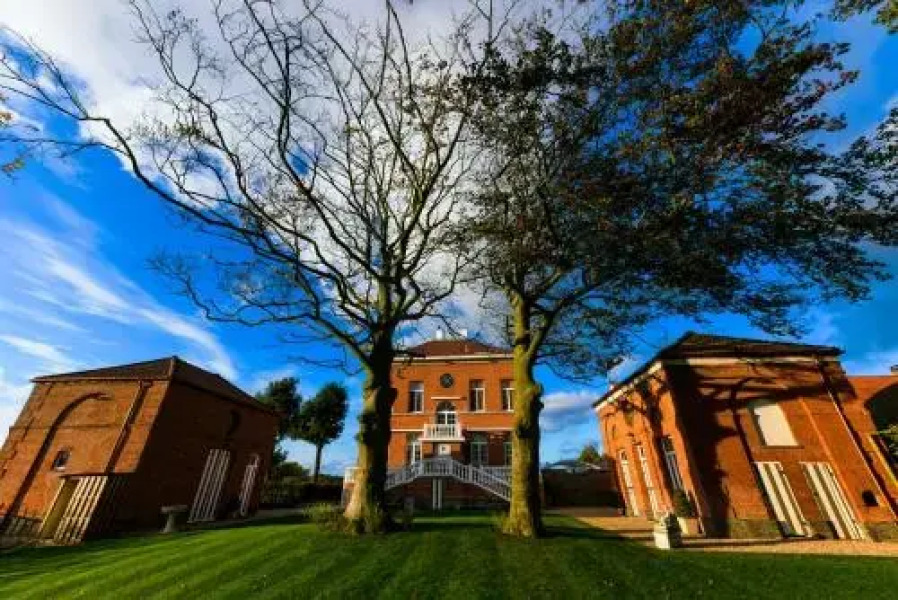 Le Petit Chateau Vaartdijk