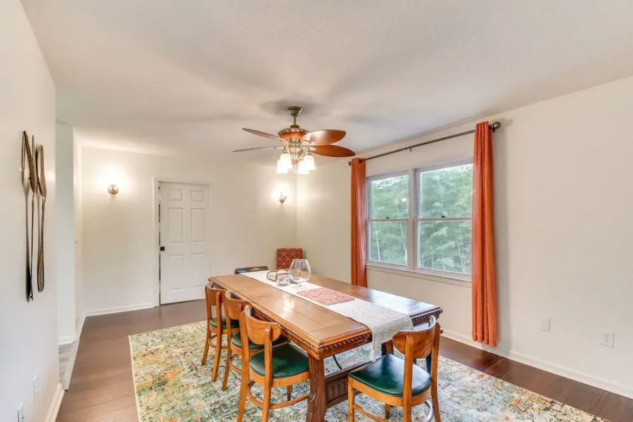 Charming Seneca Home - 3 Mi to Memorial Stadium!