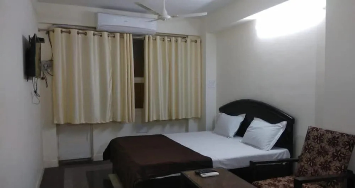 iROOMZ Subhadra Comforts