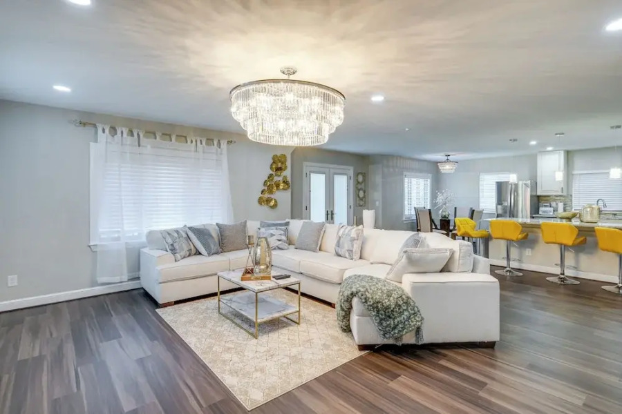 Silver Springs Home: Walk to Downtown!