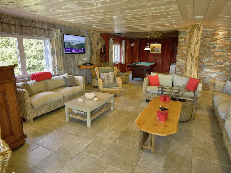 Comfortable Chalet With Indoor Pool, Hammam and Sauna Near Stoumont