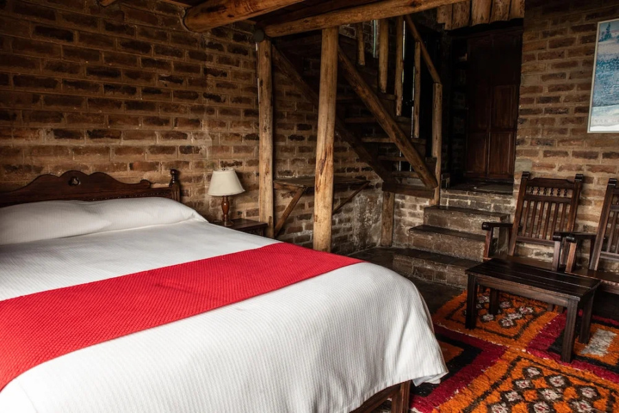 Hotel refugio pozo azul