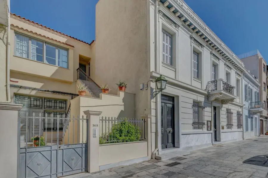 Neoclassical apartment next to Acropolis