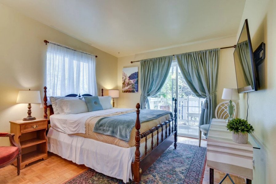 Cozy Aloha Vacation Rental w/ Private Deck & Yard!