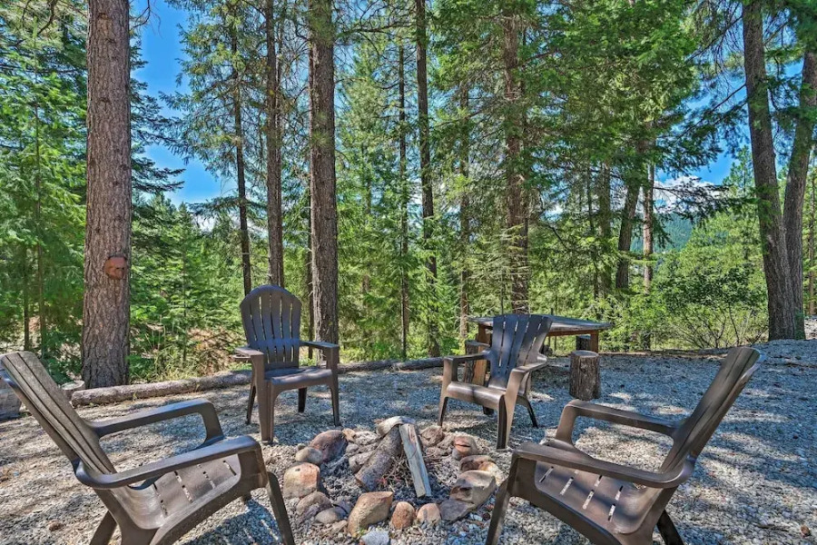 Private Leavenworth Cabin w/ Mtn Views & Fire Pit