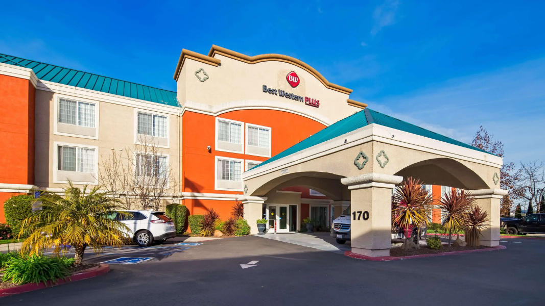 Best Western Airport Inn & Suites