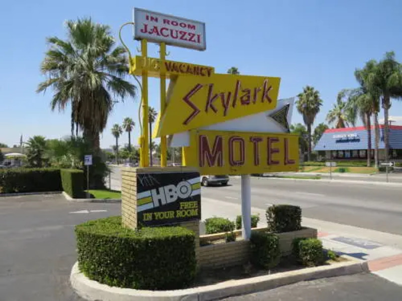 Skylark Motel