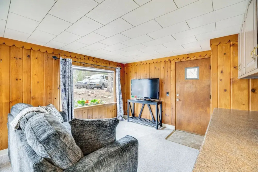 Mountain Retreat at Base of Pikes Peak!