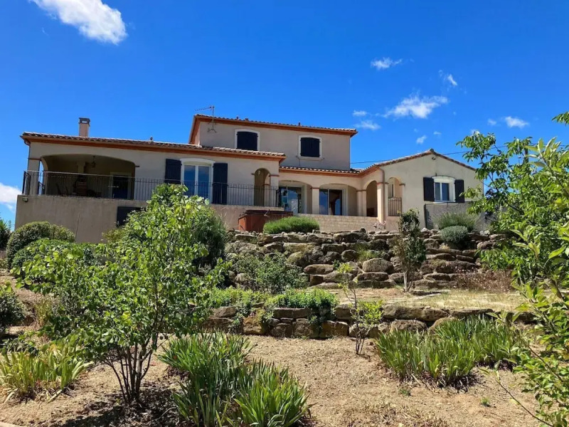 Villa With Private Pool and Jacuzzi