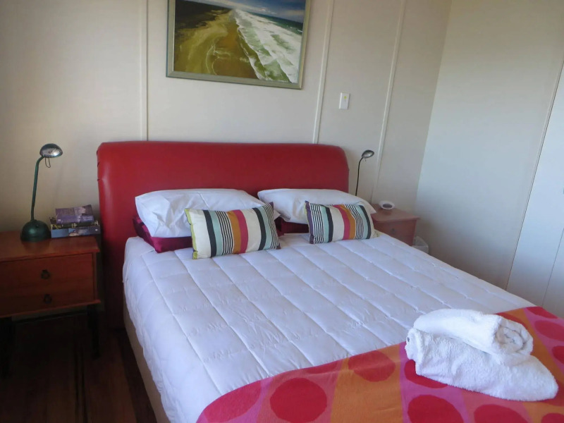 Cable Bay Stays – Golden Sand and Driftwood Beachfront Accommodation