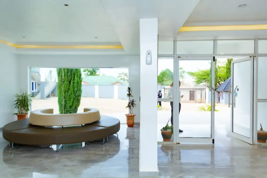 The Point Hotel & Suites