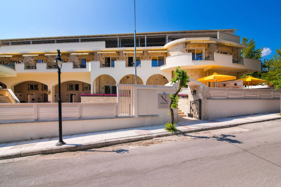Neikos Luxury Suites