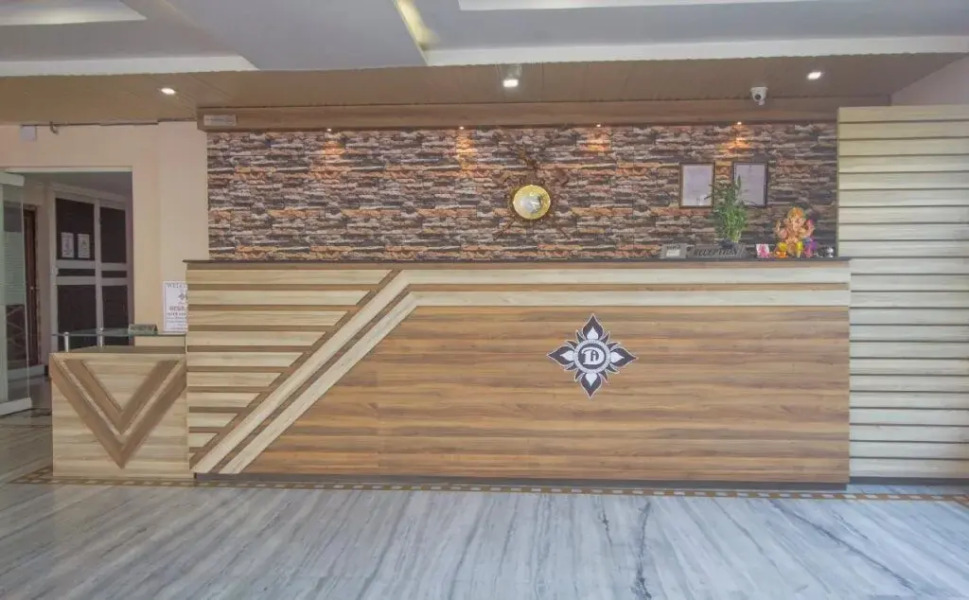 Hotel Debrani International