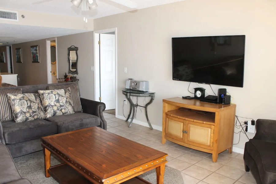 Las Brisas 105 Apartment