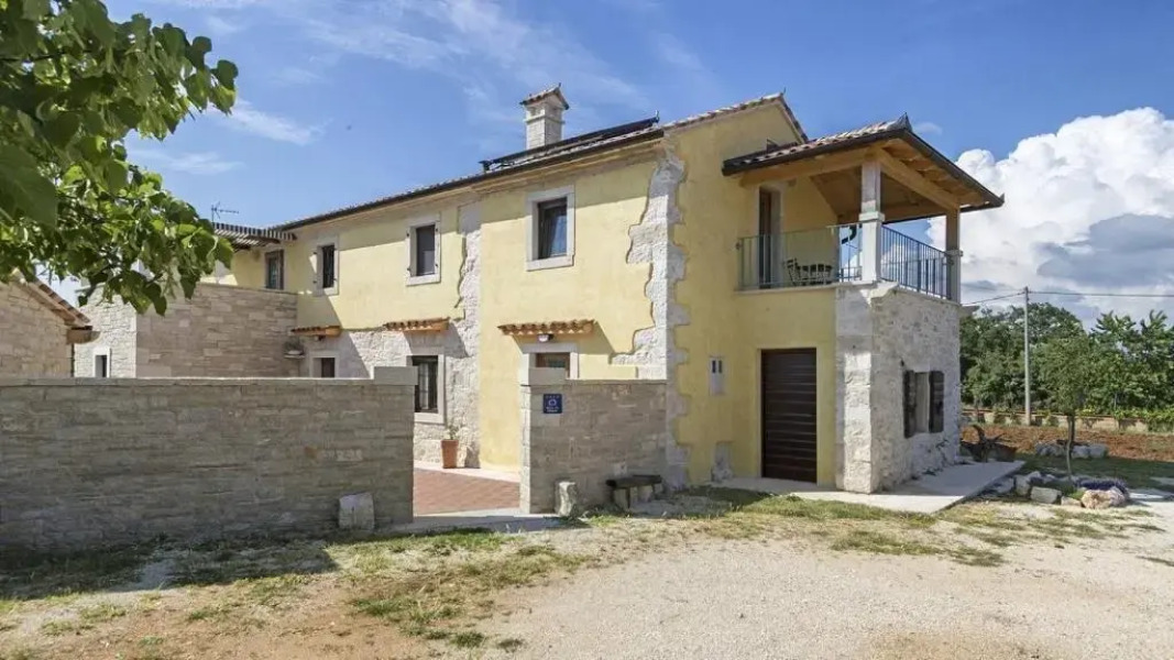 Ive in Orbanići with 5 bedrooms and 2 bathrooms