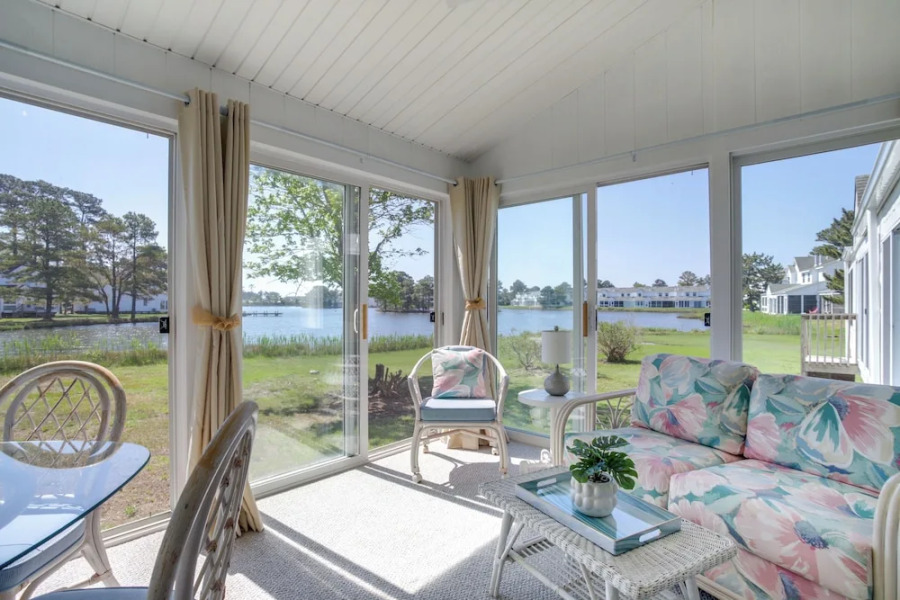 Porch & Water Views: Getaway in Mallard Lakes