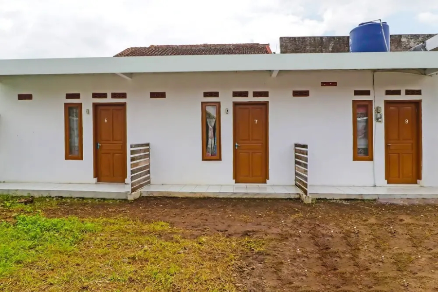 OYO 90809 Homestay Black Pink Merah Jambu Syariah