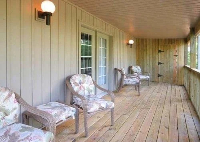 Lakeside Resort-the Holly Suites