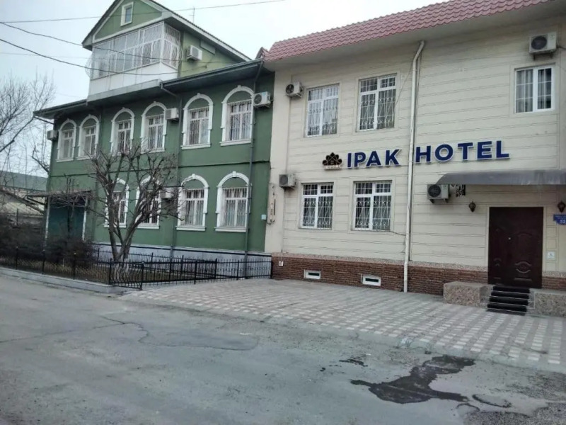 Ipak Hotel