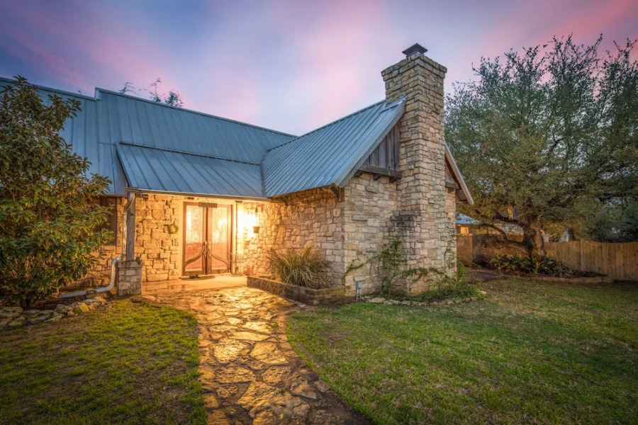 Rock 'n' Wood 4 Bedrooms 3.5 Bathrooms Home