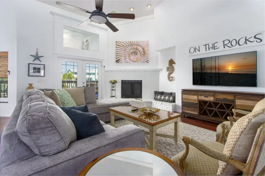 On The Rocks 6 Bedroom Home by Redawning