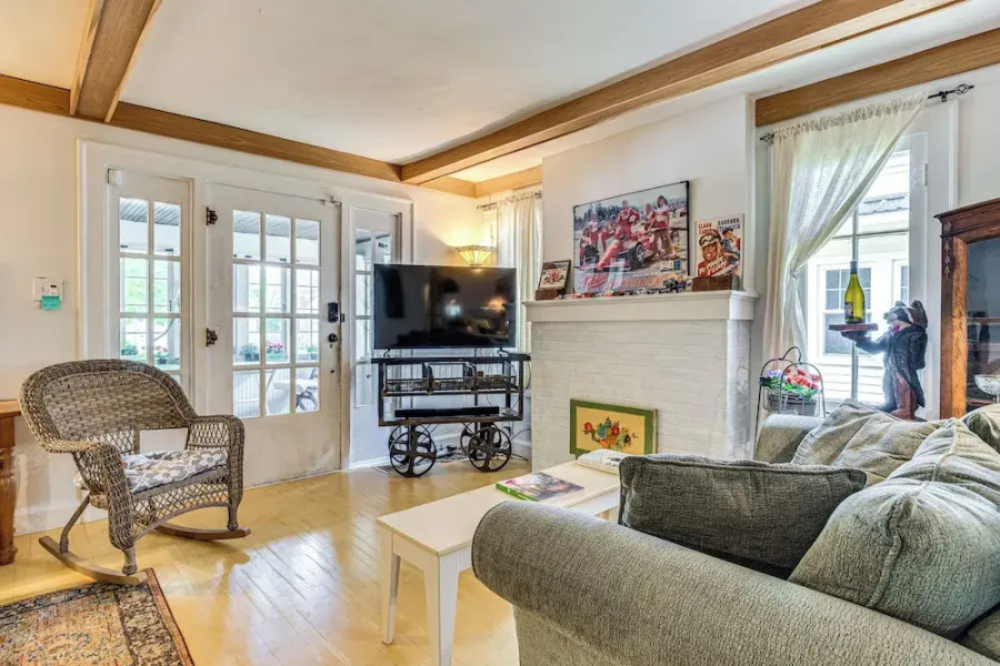 1/2 Mi to Indy Motor Speedway: Home w/ Yard!