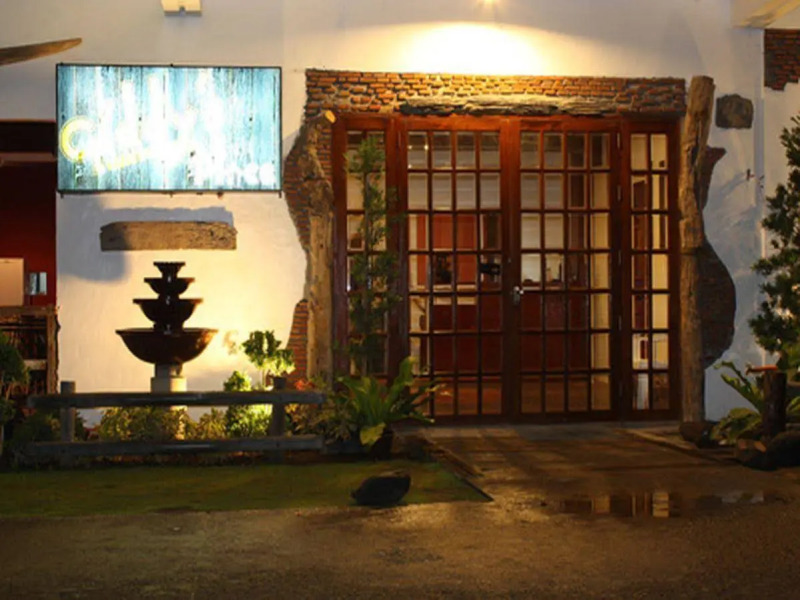 Giddy's Place Padi Dive Resort