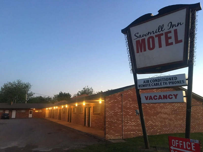 Sawmill Lodges Motel