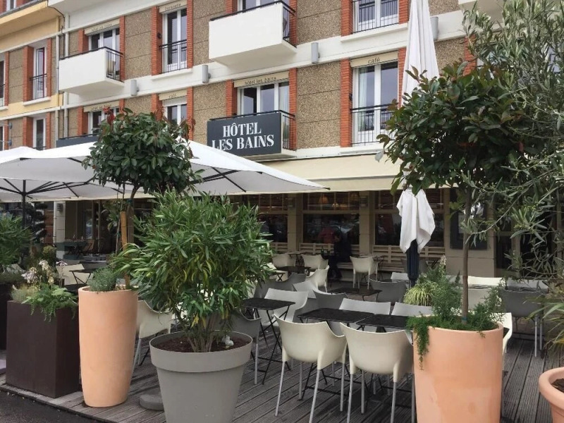 Hôtel les Bains