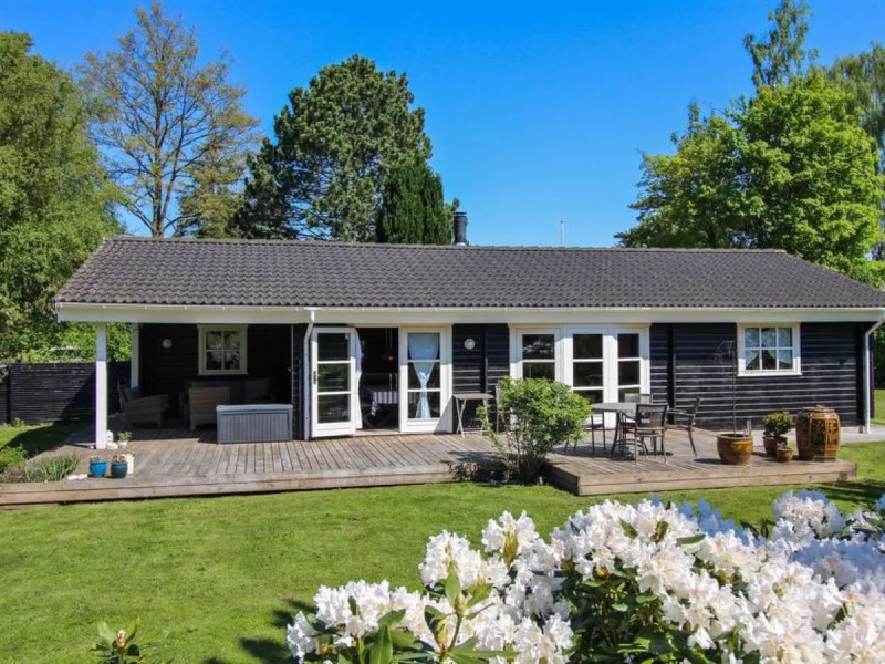 "Lars" - 500m from the sea in Sealand