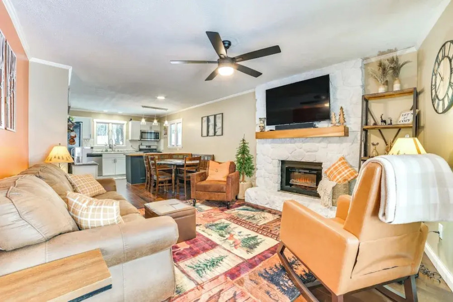 Private Hot Tub & Deck: Gaylord Family Home!