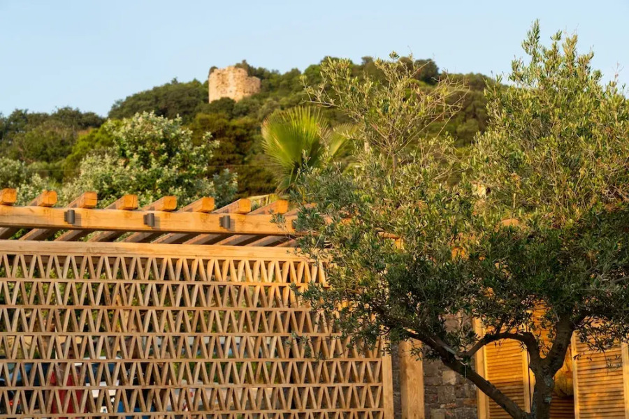 PHEIA, Vriniotis Resorts