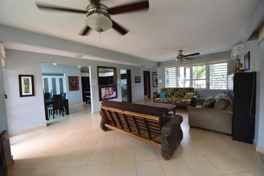 Isabela Villa sleeps 40, pool, Jacuzzi, BBQ, power plant, volley, pool table