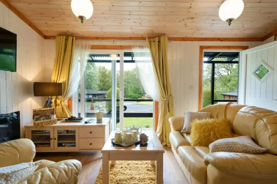 Catkin Lodge set in a Beautiful 24 Acre Woodland Holiday Park