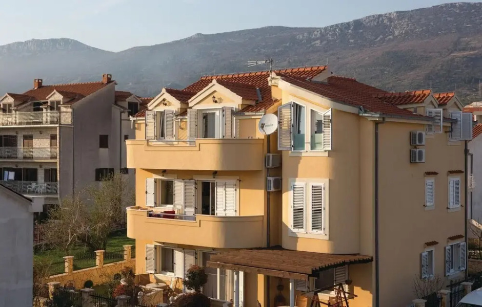 Beautiful Home in Kastel Kambelovac With Wifi and 3 Bedrooms