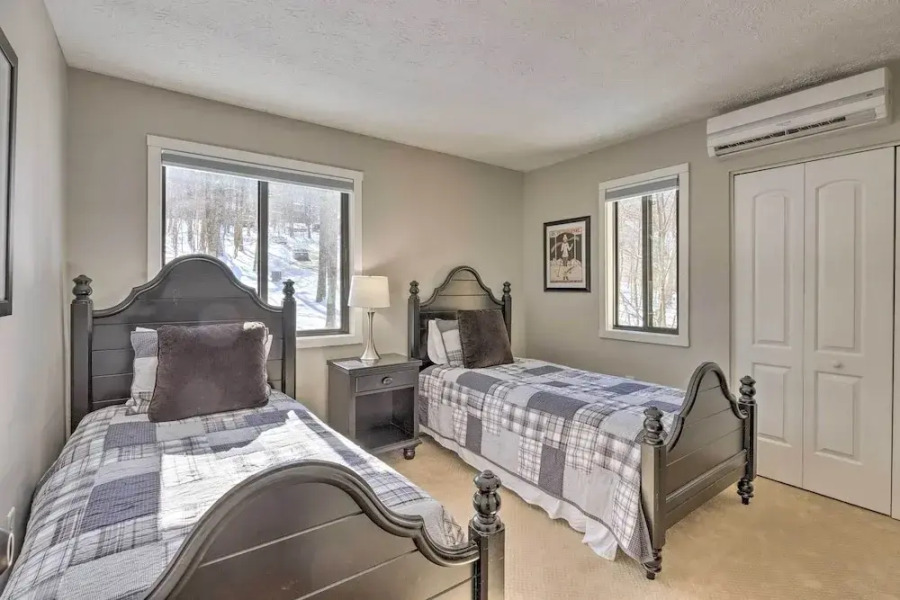 Bright Wintergreen Resort Home; Deck & Grill!