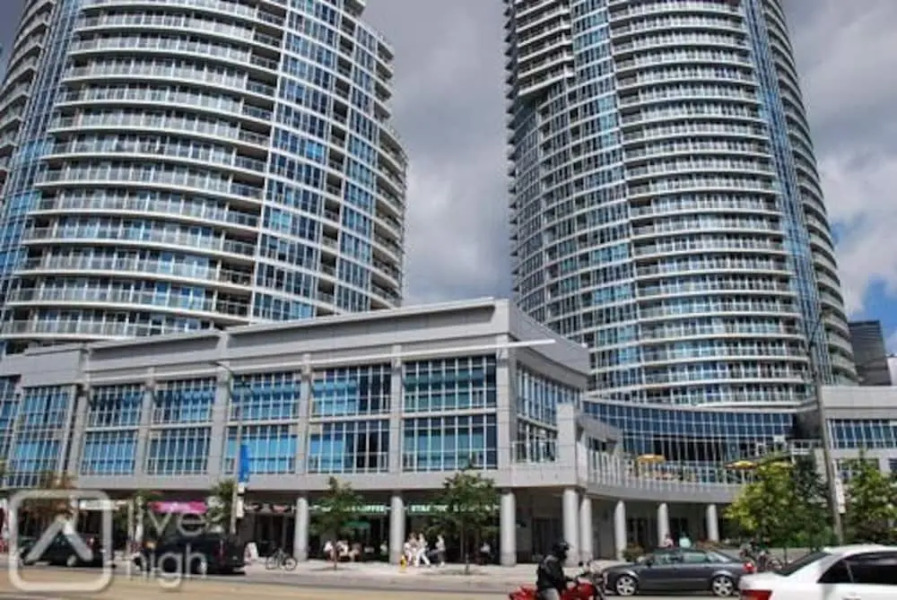 Pelican on the Harbour