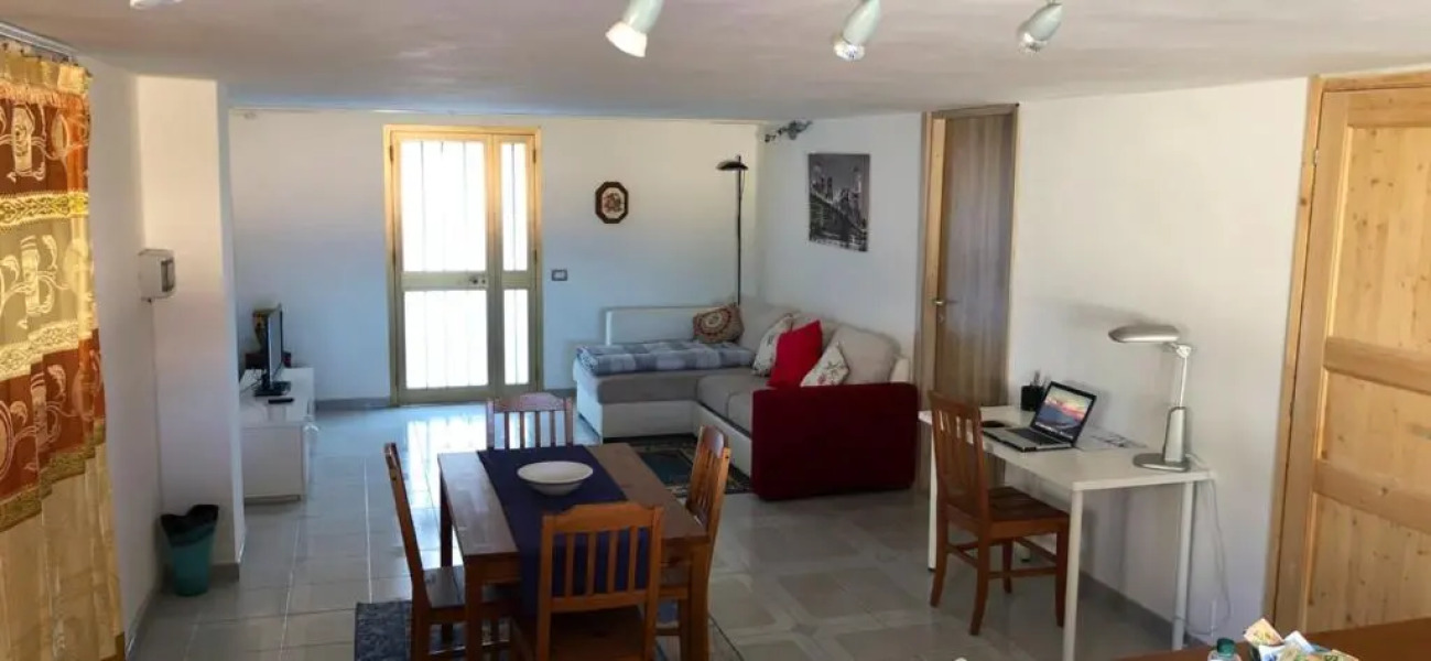 Domus Aurea - Appartamento intero ed indipendente con giardino