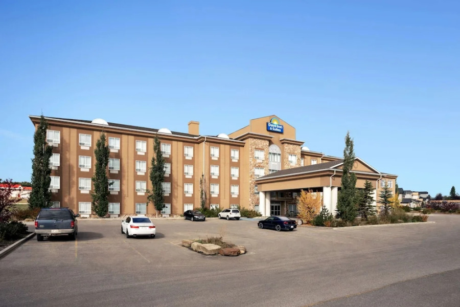 Days Inn & Suites Strathmore