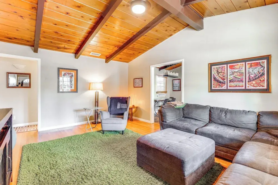 Peaceful Vista House w/ Gas Grill: 1 Mi to Dtwn!