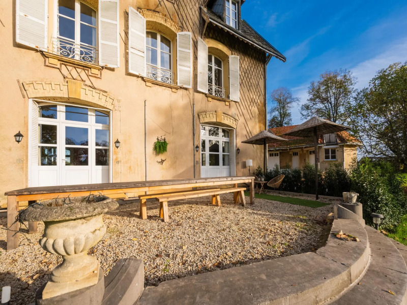 Majestic villa in Pouru-Saint-Remy with garden