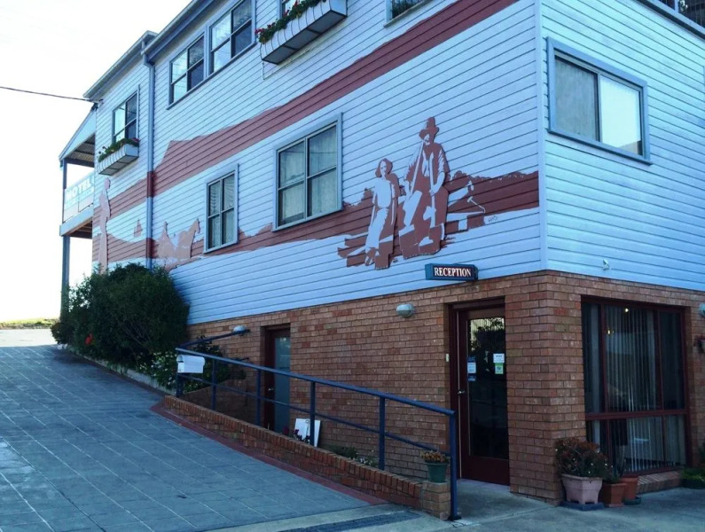 Heritage House Motel & Units