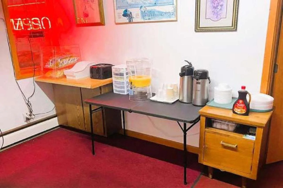 Love Hotels Silver Street By Oyo At Hurley Wi