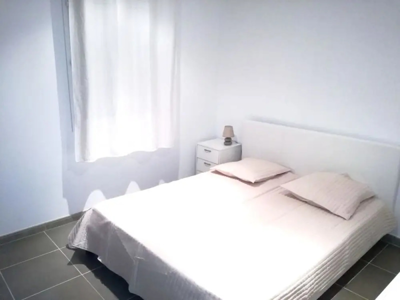 Apartment With 2 Bedrooms in Saint-cyr-sur-mer, With Pool Access, Furn