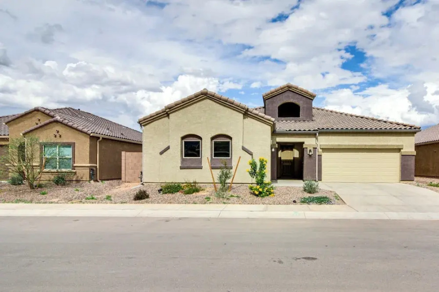 Marana Home w/ Pool Access & Mountain Views!