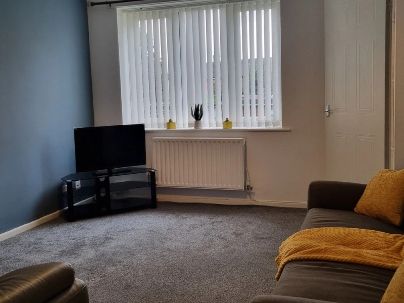 Charming 3-bed House in Leigh Siddow Common